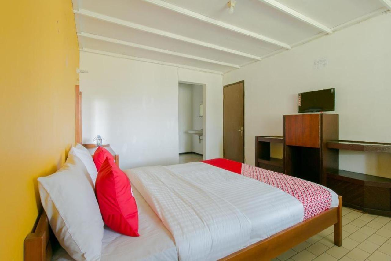 Oyo 1996 Koneng Hotel Cibodas Kültér fotó